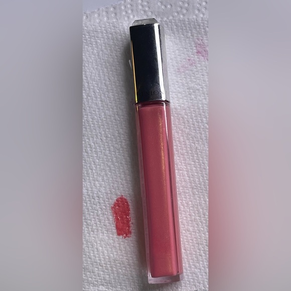 Revlon Ultra HD Lip Lacquer •540 PETALITE 5/$25 - Picture 3 of 9